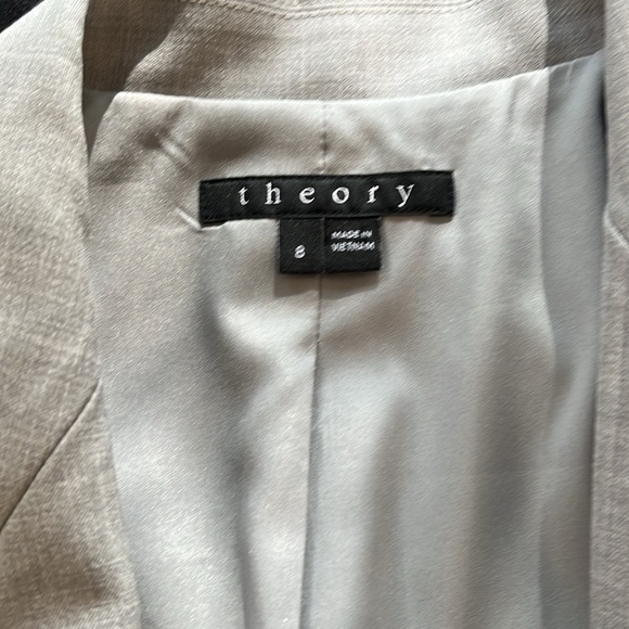 Theory suit. Preowned, grey. Jacket 8 pant 6 - Picture 9 of 10